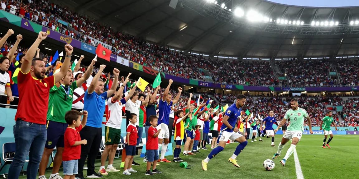 ราคาบอลโลกนัดชิง แฟนบอลร่วมเชียร์การแข่งขันฟุตบอลโลก 2026 ในสนามที่เต็มไปด้วยสีสัน